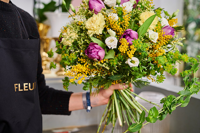 Florist bei der Arbeit