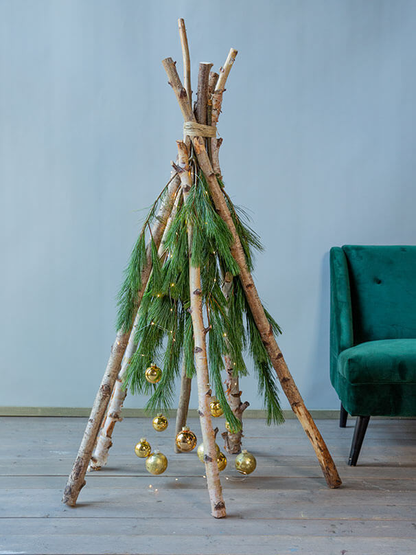 Fertige Weihnachtsbaumalternative aus Naturmaterialien.