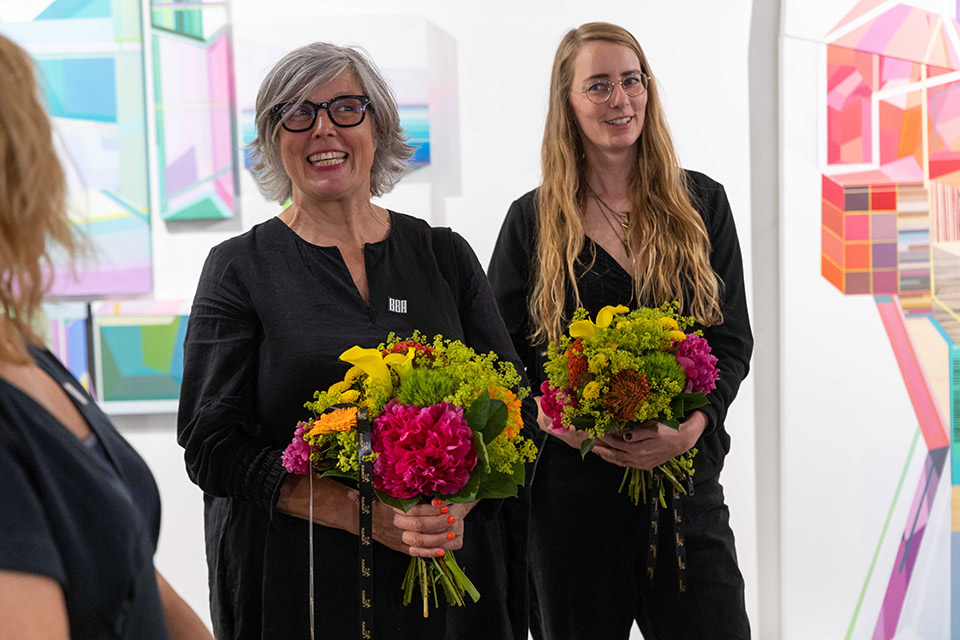 BBA Artist Prize 2022 Blumen Fleurop Frauen mit Blumensträußen