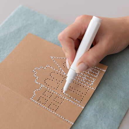 Weihnachtskarte Blog Step 4 Mit einem weißen Stift die Löcher verbinden.