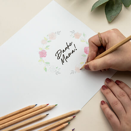 Muttertagskarte basteln - zum ausdrucken und selber gestalten Muttertagskarte wird ausgemalt